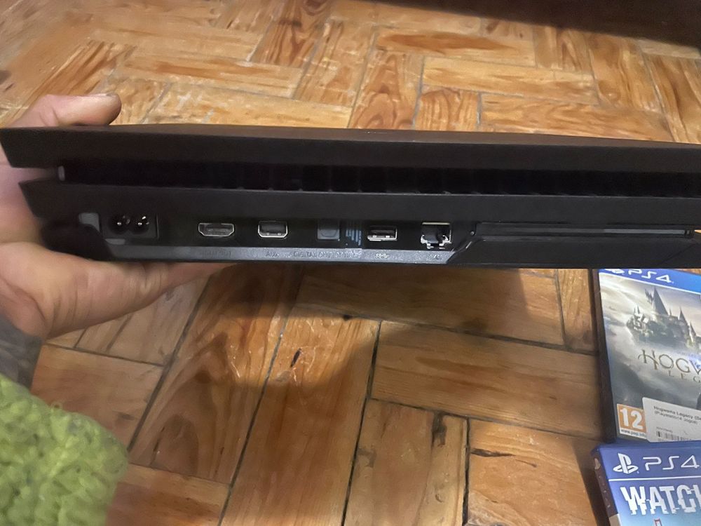 Ps4 pro um tera de memoria