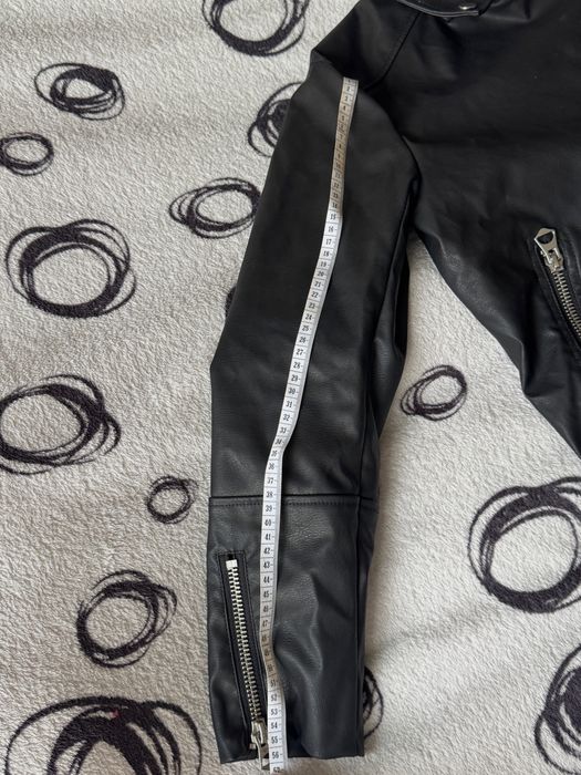 Жіноча кожанка , ідеальний стан