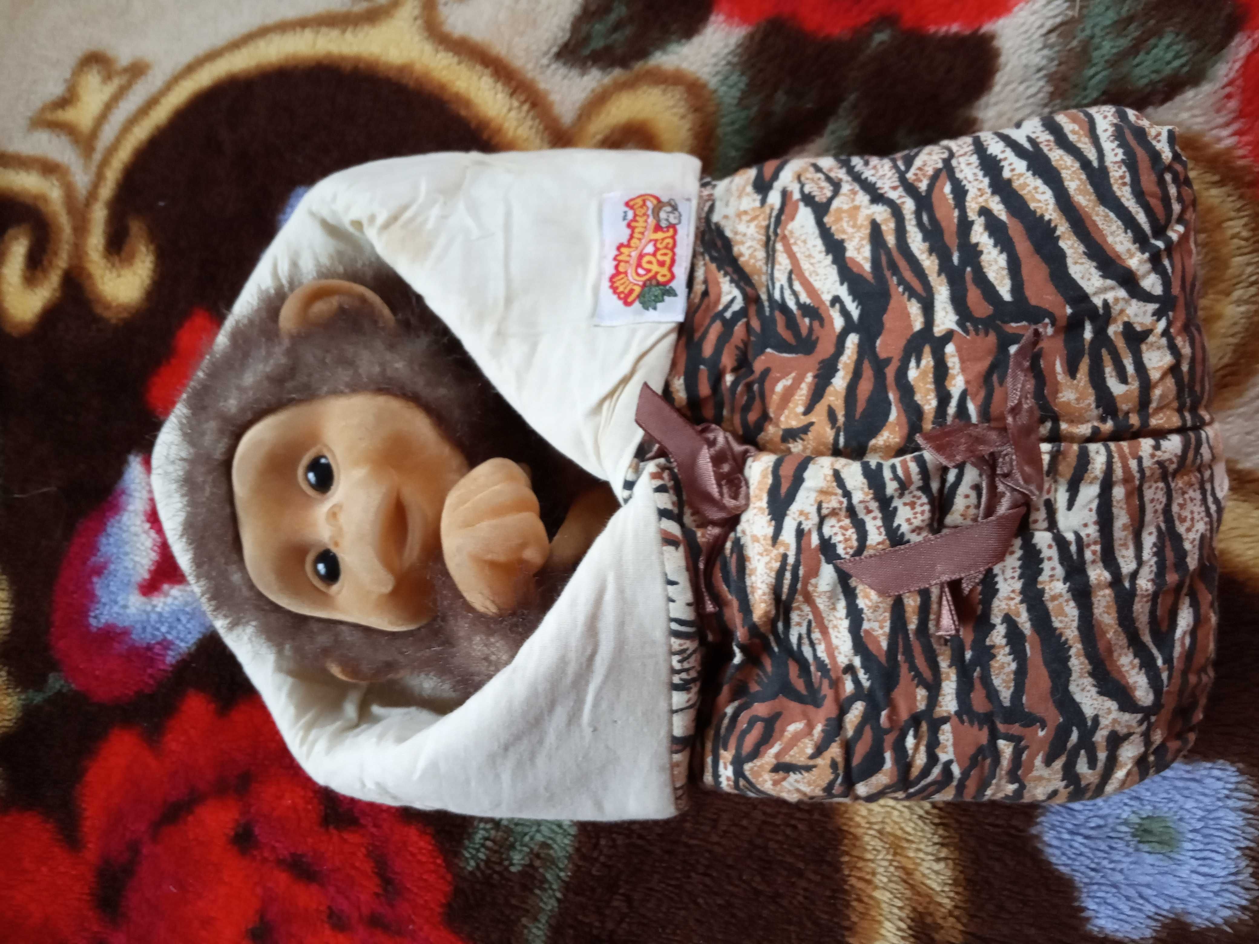 Винтажная марионетка маленькая потерянная обезьянка в сумке одеяле