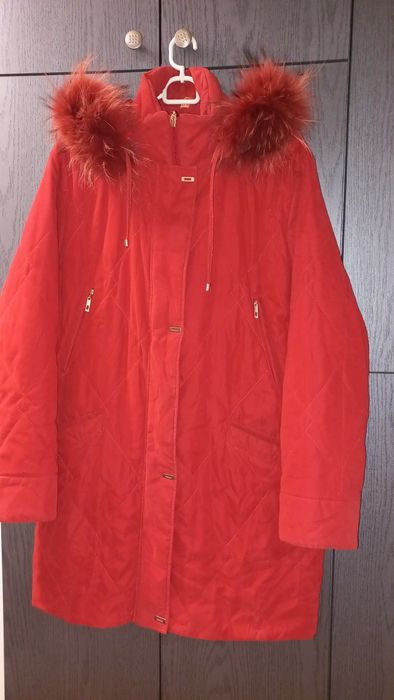 Стильна легка та тепла подовжена куртка з капюшоном , розмір 42/ XL.