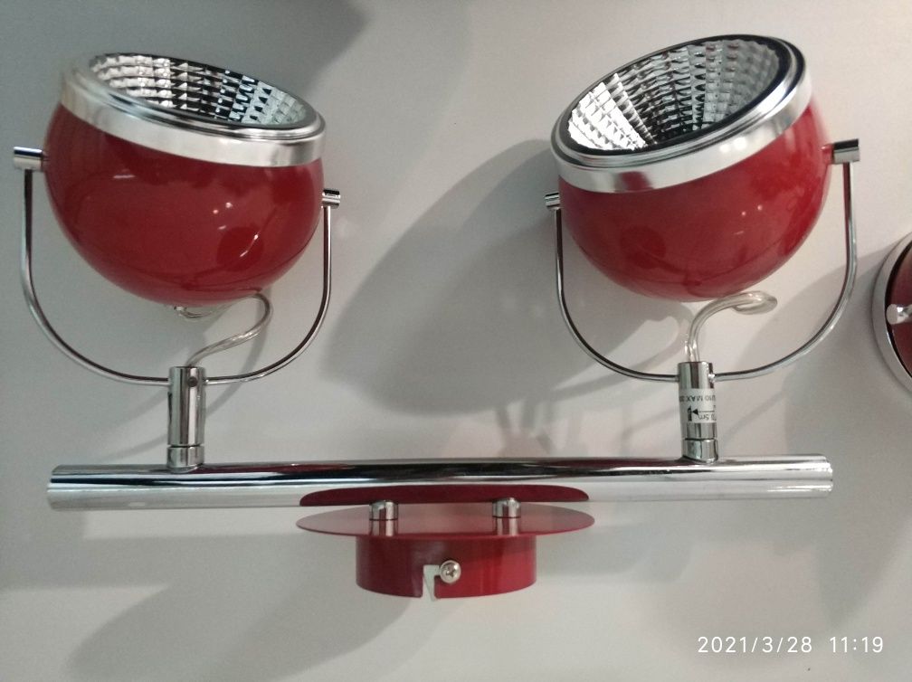 Sprzedam 4 lampy sufitowe LED kule obrotowe, 2 czerwone i 2 białe