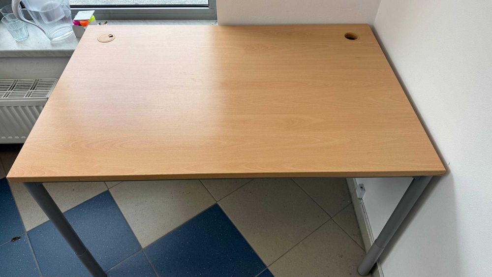 Stół biurowy 120x80 – solidny, z regulacją wysokości