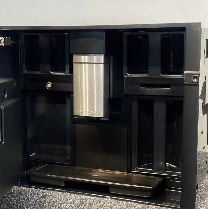 Miele / Міле Кавомашина CVA 7440, вбуд. резервуар 2.7 л