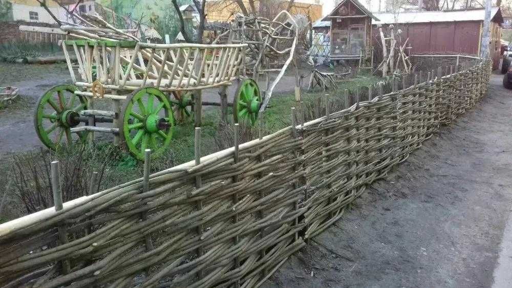 Плетеный забор в Киеве, Лещина, тин Декоративный забор, тын, плетень