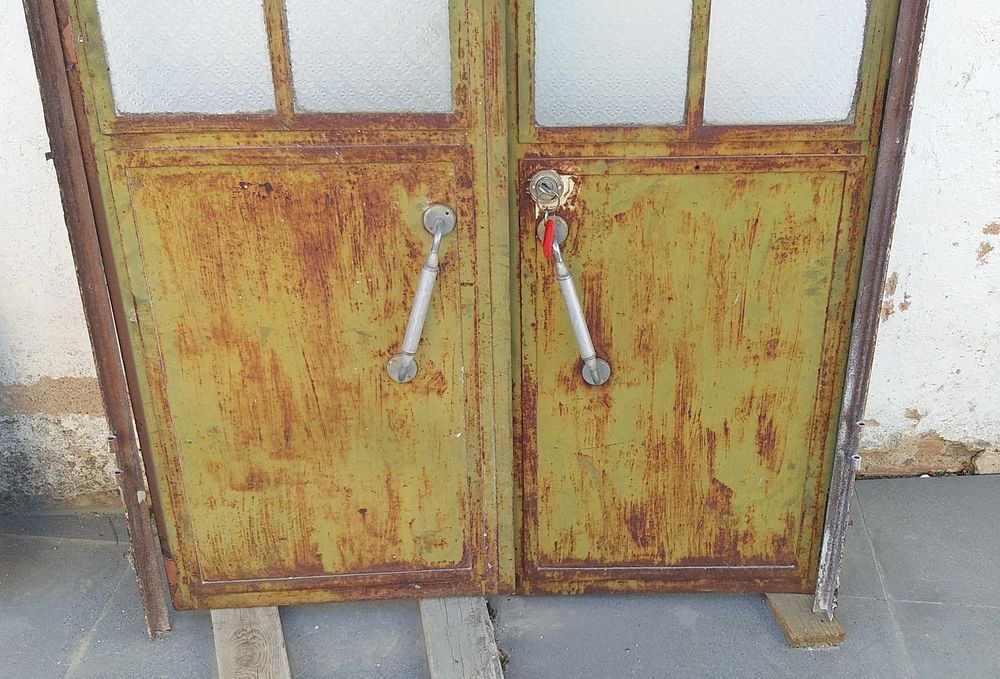 Porta antiga em ferro