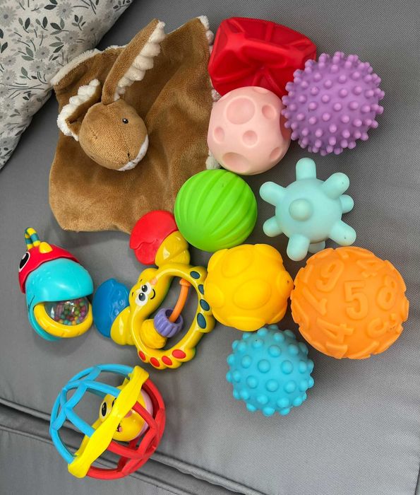 12 zabawek sensoryczne, grzechotki / Akuku, Dumel, KIK, Askato, Smyk
