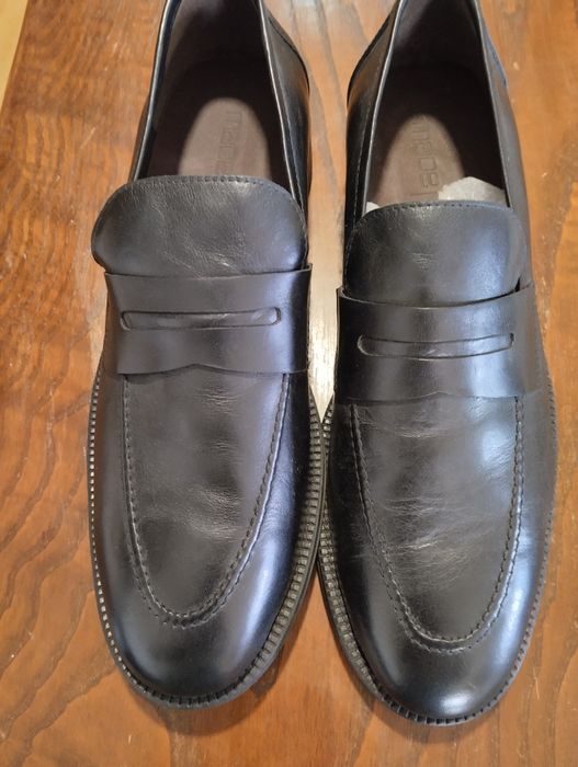 Sapatos clássicos rigorosamente novos