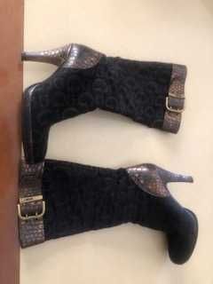 Привабливі чоботи, що затримують на собі погляд