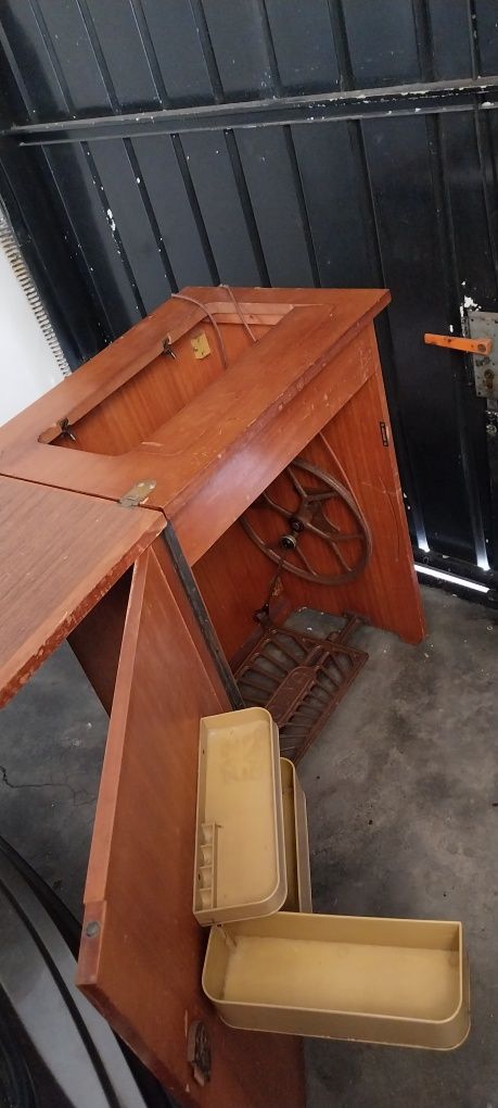 Movel para maquina de costura em xelente estado