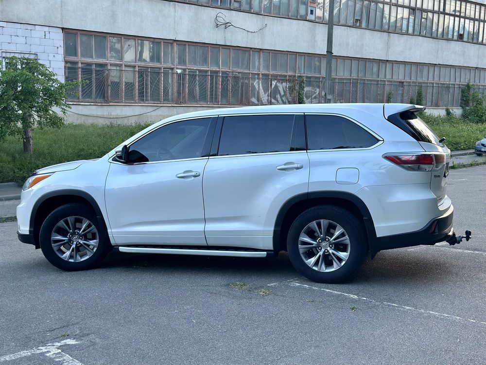 Toyota Highlander (можливий обмін на квартиру)