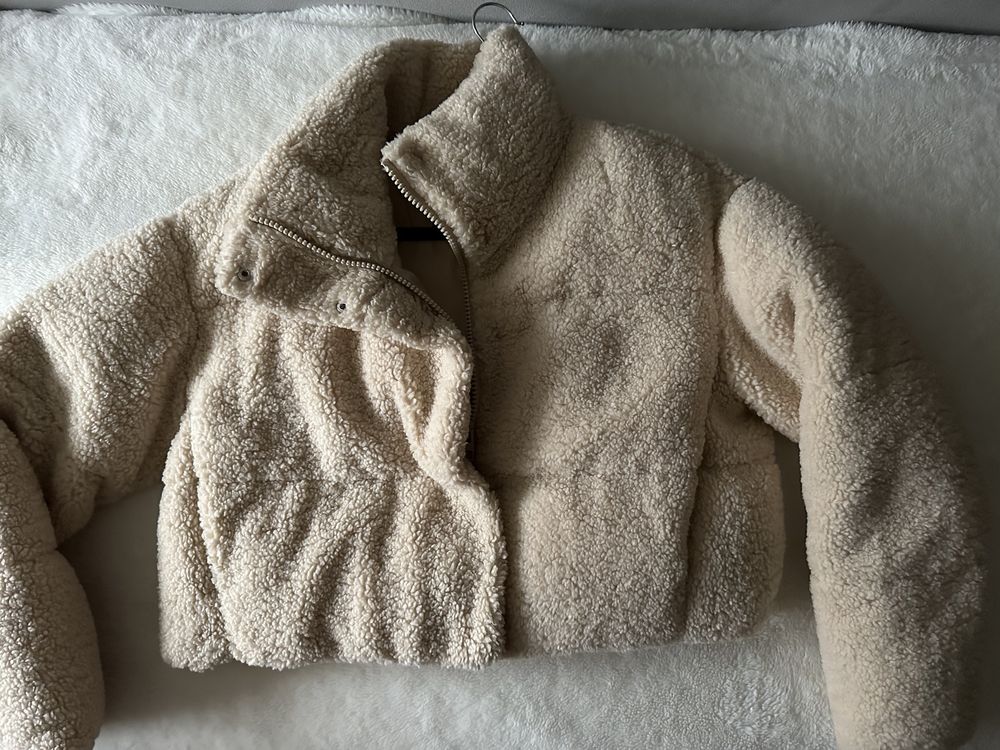 Beżowa krótka kurtka baranek Zara rozmiar M