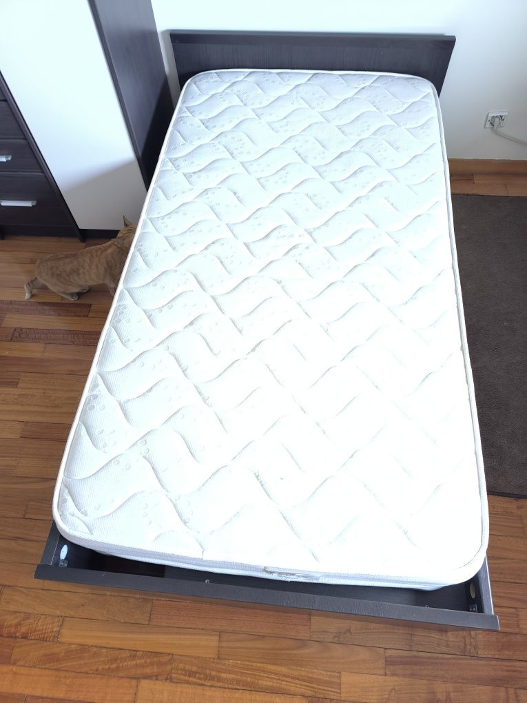 Cama de solteiro  com colchão 105x190