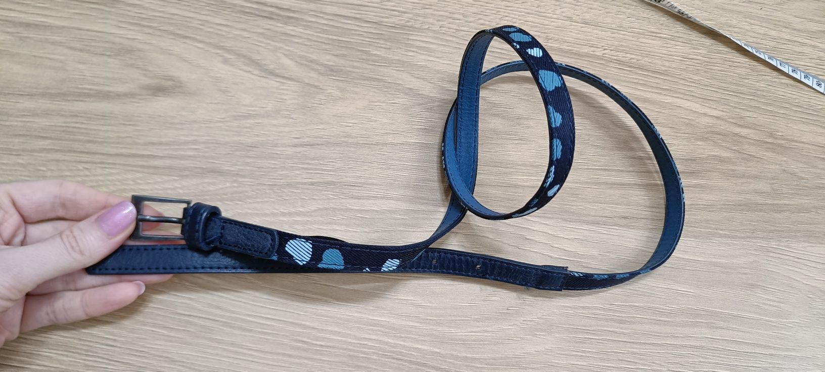 Nowy pasek granatowy Reserved w serduszka 113 cm rozmiar L, 1,5 cm sz