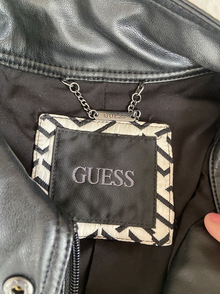 Женская куртка GUESS