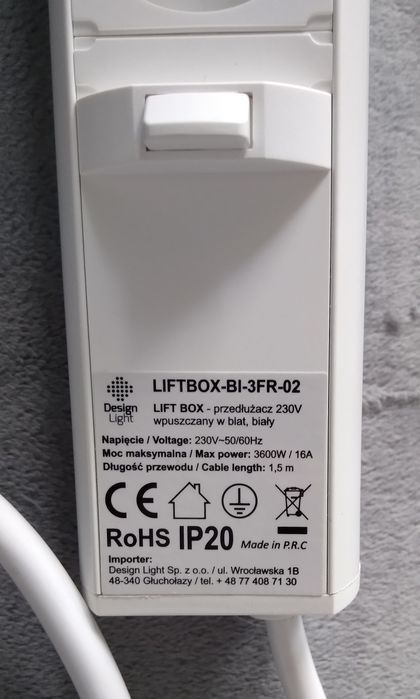 Nowy przedłużacz wpuszczany w blat 230 V Lift Box