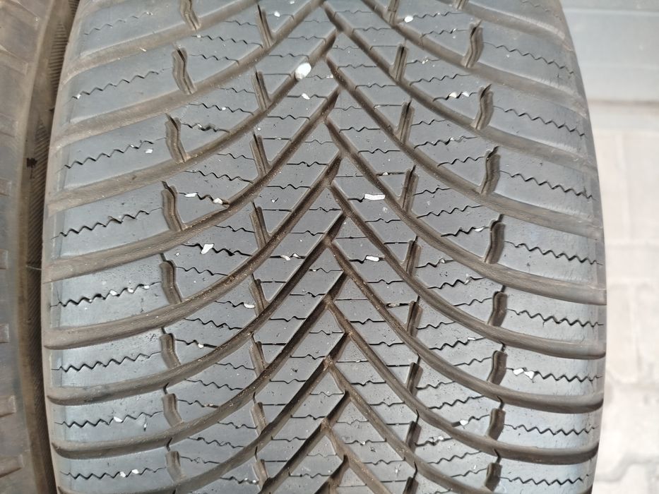 Opony całoroczne Firestone 225/45R17