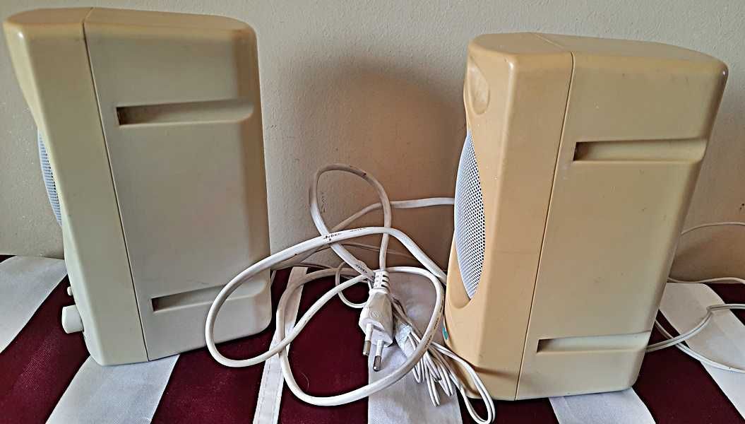 Głośniki do retro komputera Model Tsunami 693