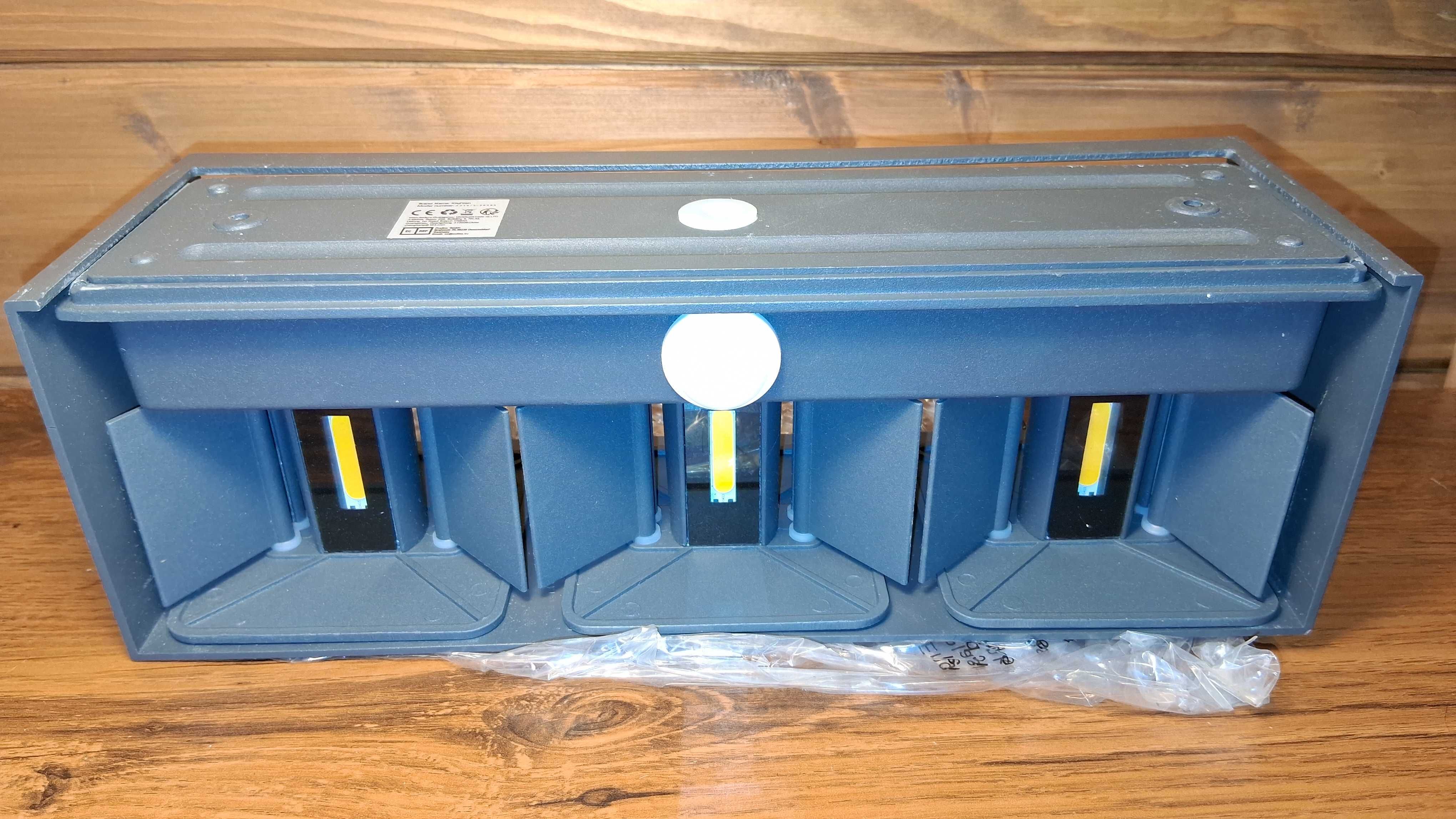 Lampa LED marki Klighten, Model A310/3-3000K