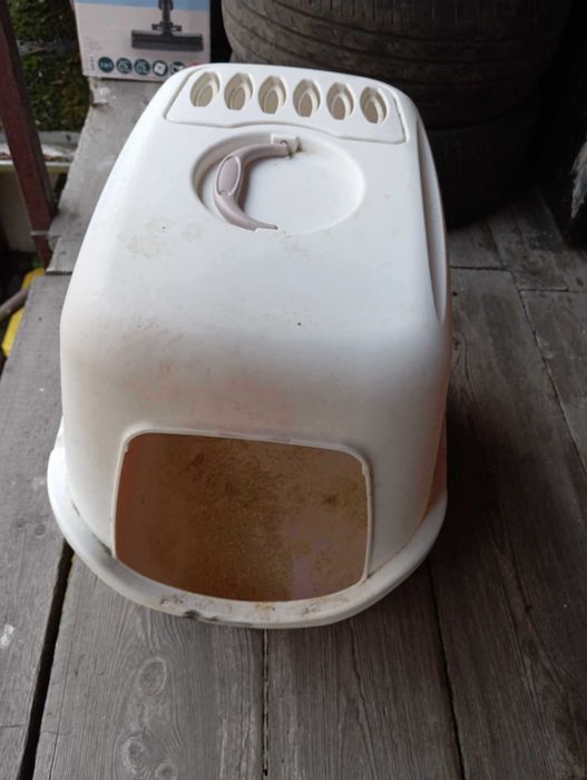 kuwety brązowa i różowa