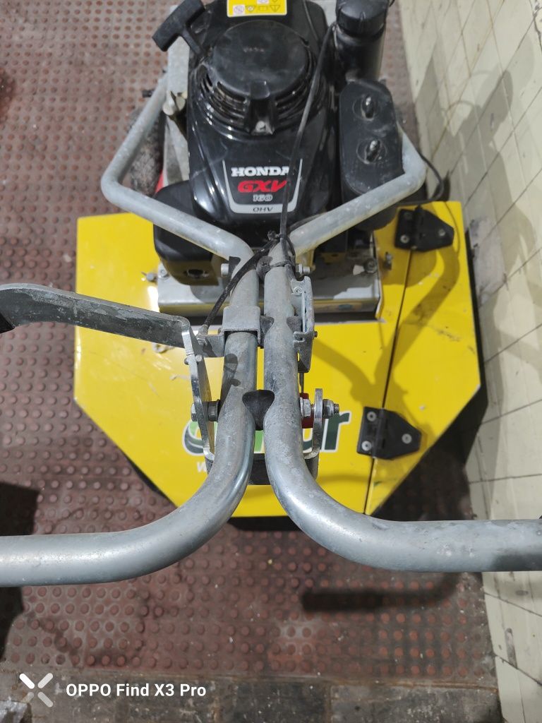 Máquina corta mato