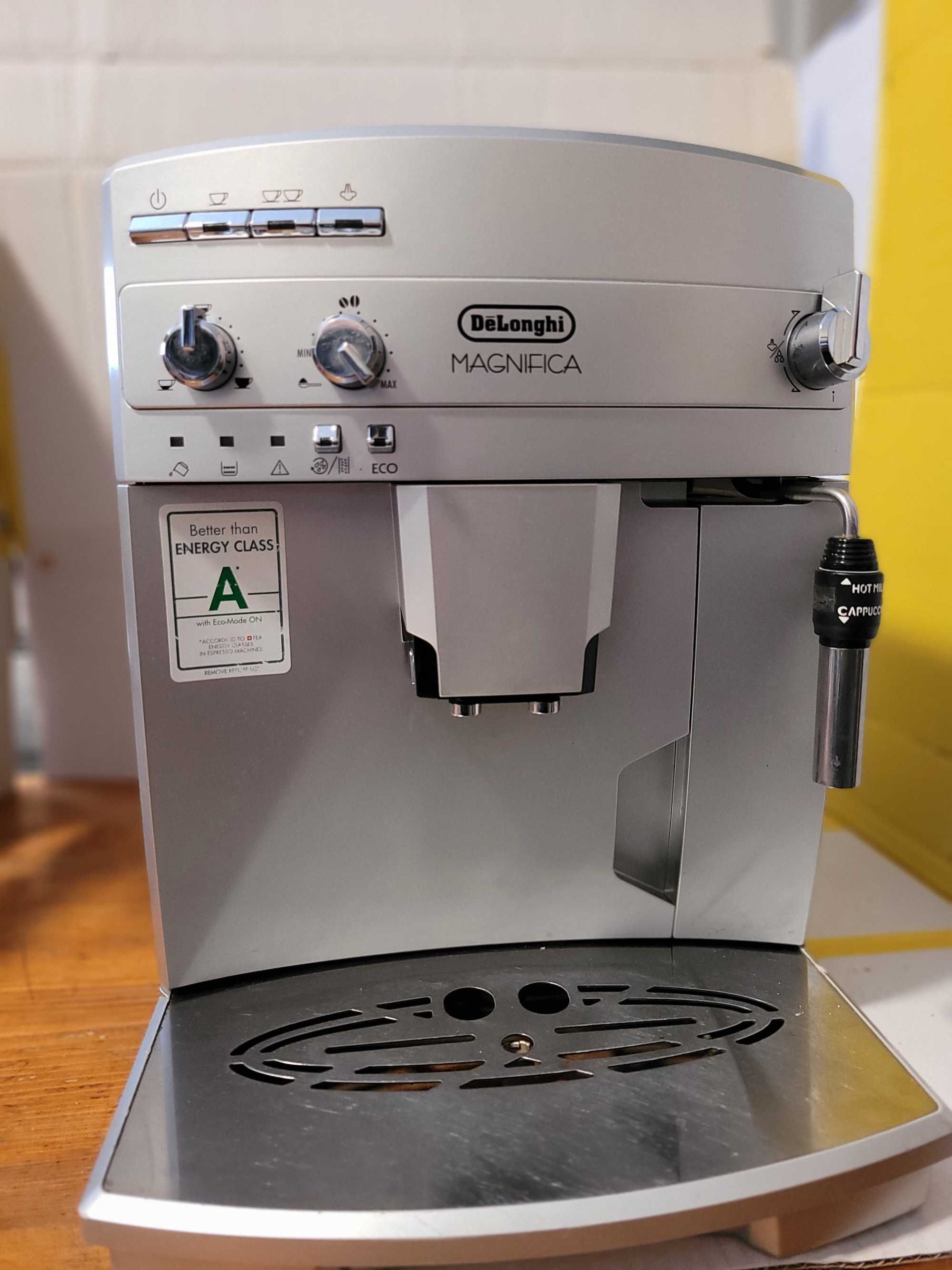 Кофеварка Delonghi Magnifica