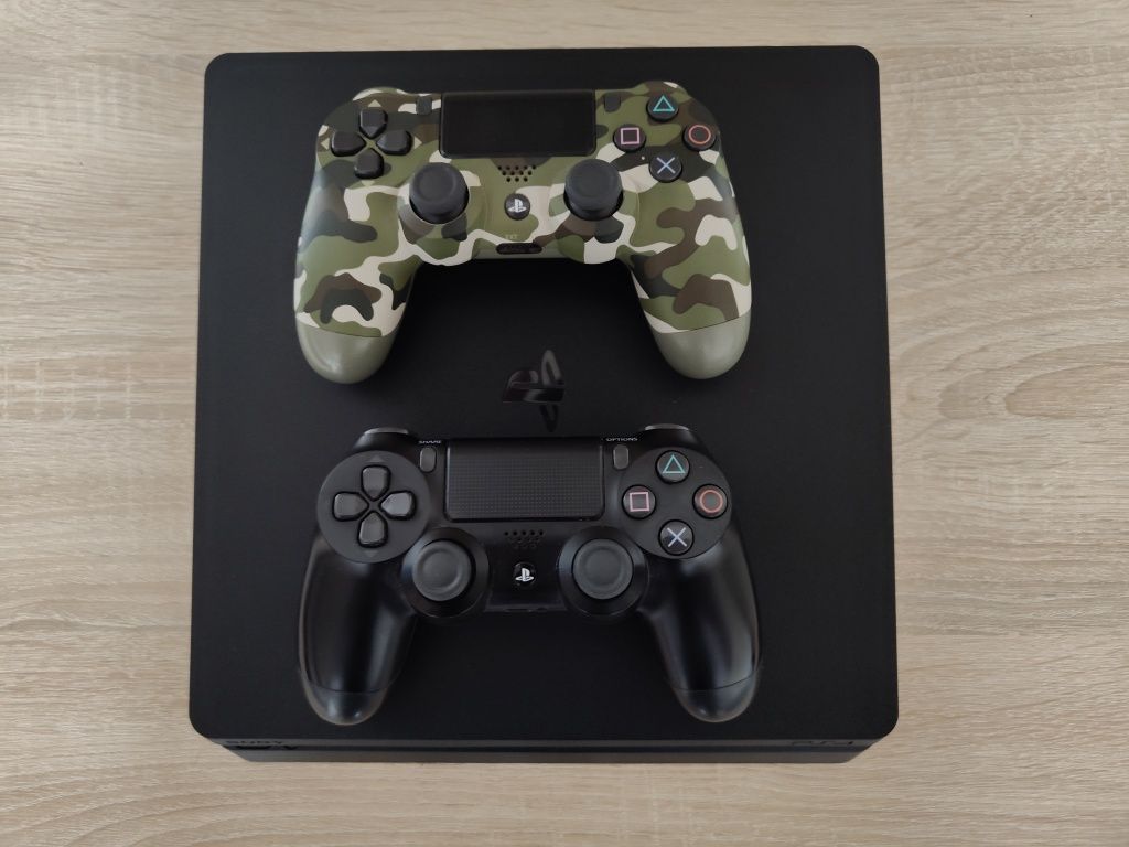 PS4 Silm 1 TB + 2 pady + 5 gier