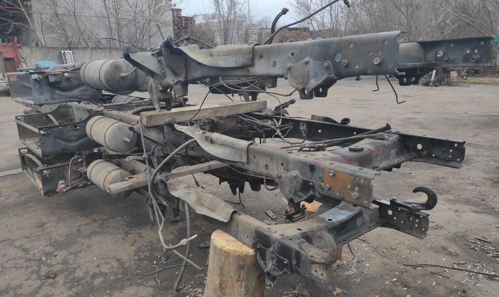 Рама Зіл 131 нового стану в зборі з траверсами