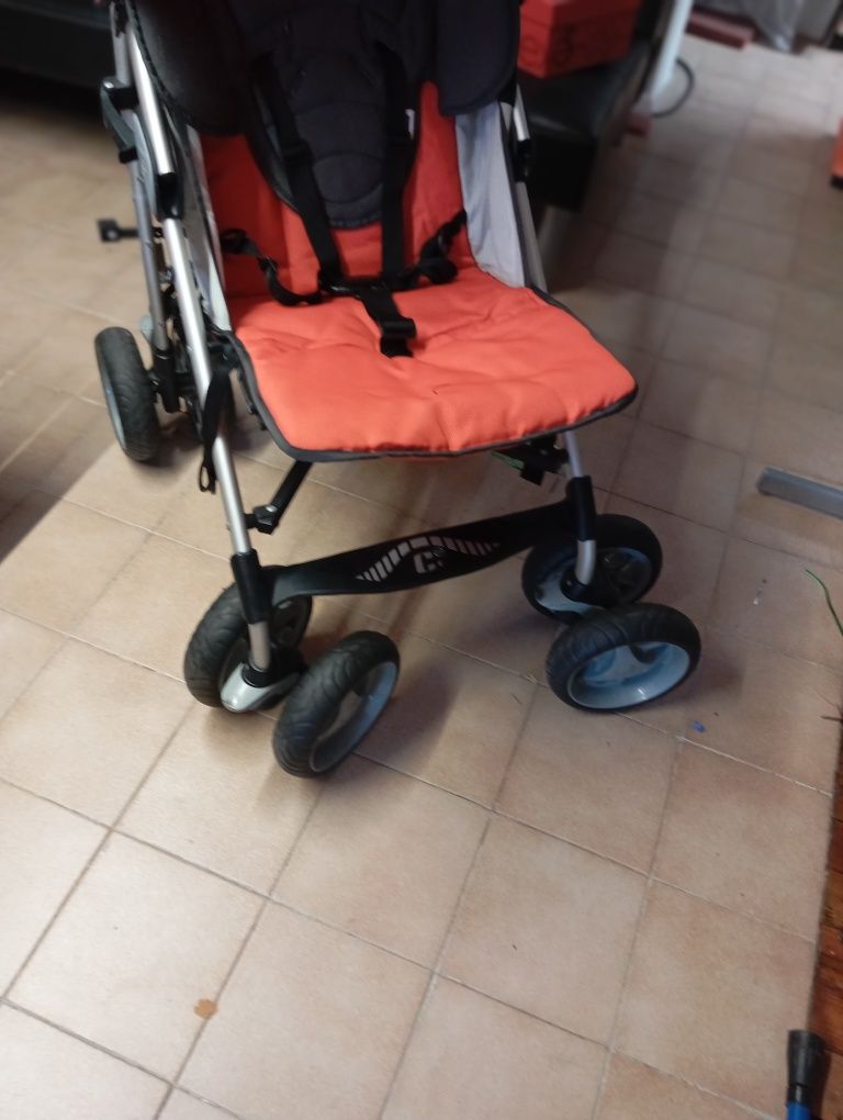 Carrinho de passeio para bebé