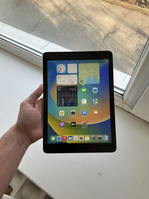 iPad 5 32 gb Wi-Fi Планшет Гарний Стан  Apple