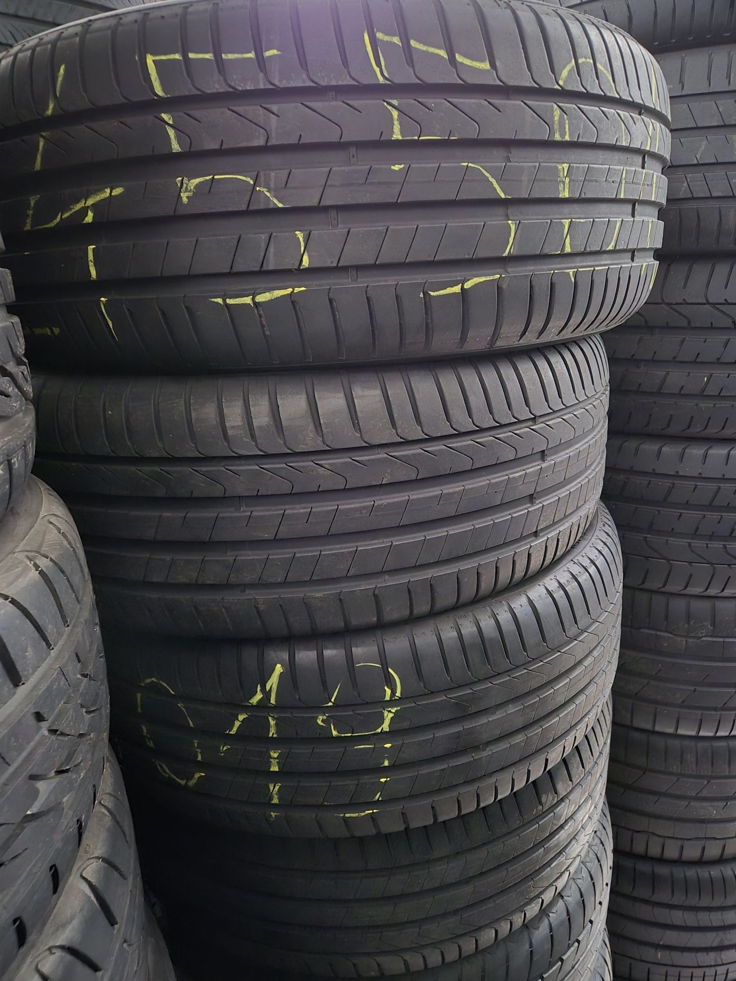 Kpl.opon letnich Pirelli 245 50r19 rok 22