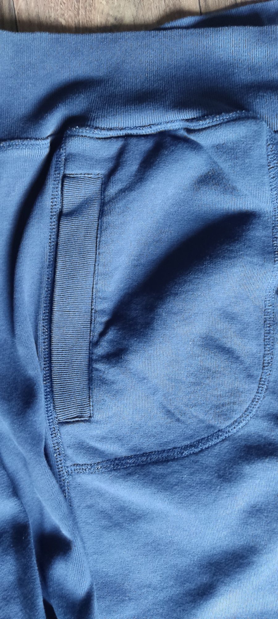 Pepe Jeans Bluza grantowa na zamek L
stan bdb. bez uszkodzeń slim fit
