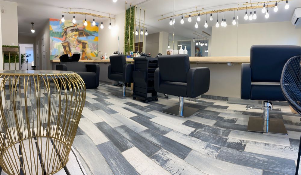 Wynajmę stanowisko fryzjerskie w salonie fryzjersko-kosmetycznym