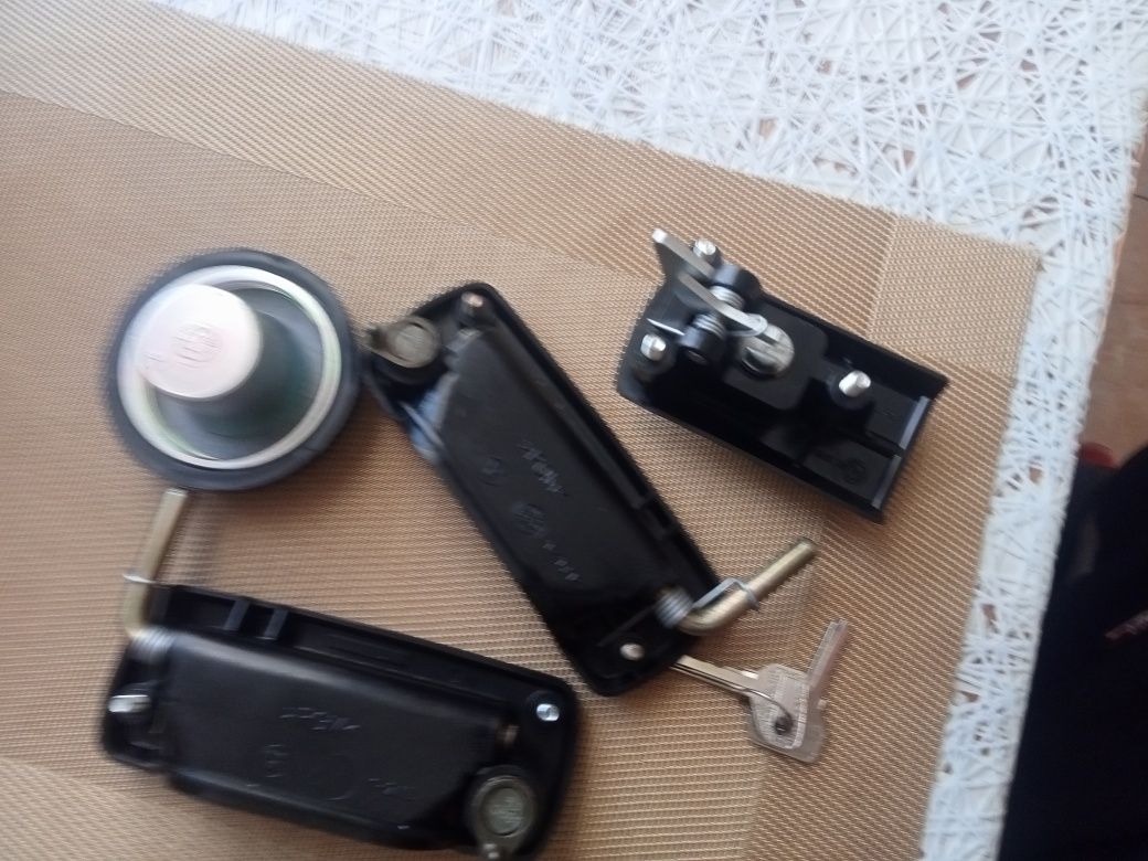 Fiat 126p ST FL, klamki zewnętrzne korek org Prl zamek kpl