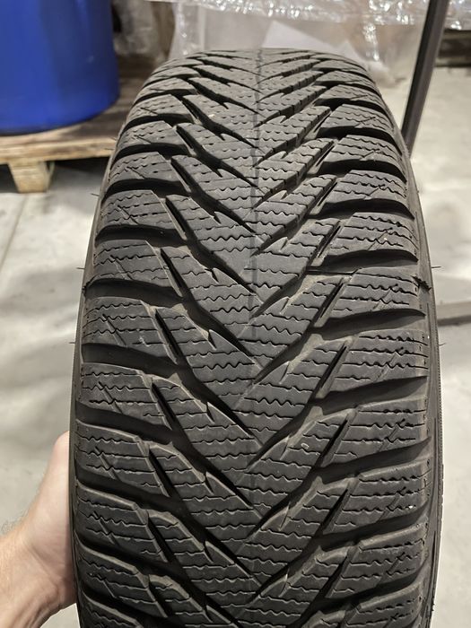Зимові шини Goodyear Ultragrip 8
