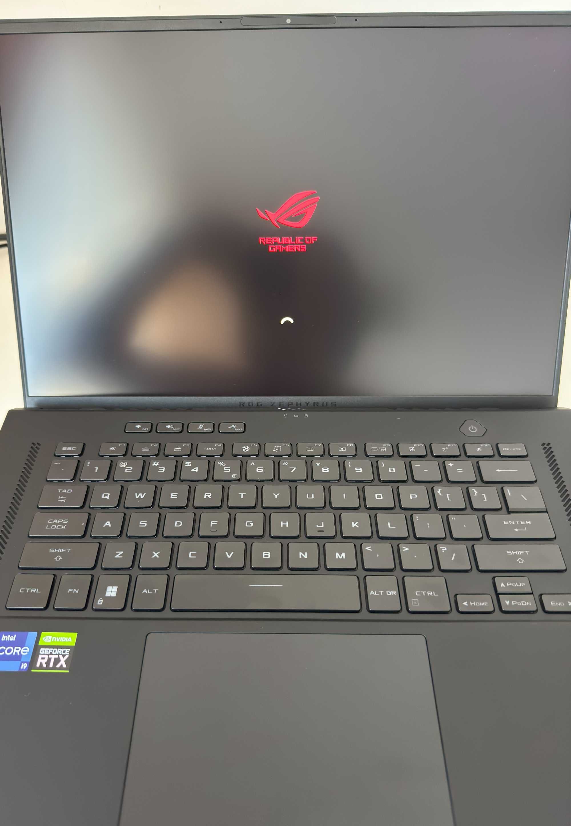 ASUS ROG Zephyrus M16 – Intel i9 12900H, RTX 3080 Ti, RAM: 32GB DDR5
