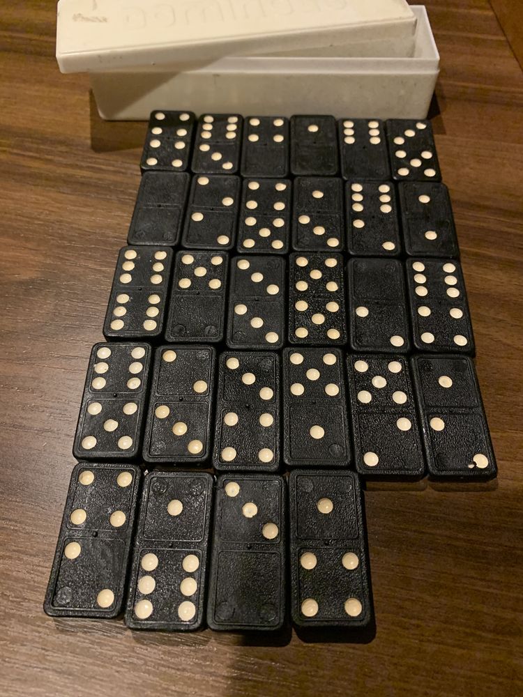 Stara gra Domino czarne kostki.