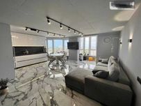 2-комнатная квартира с ремонтом и видом на море, 80 м²