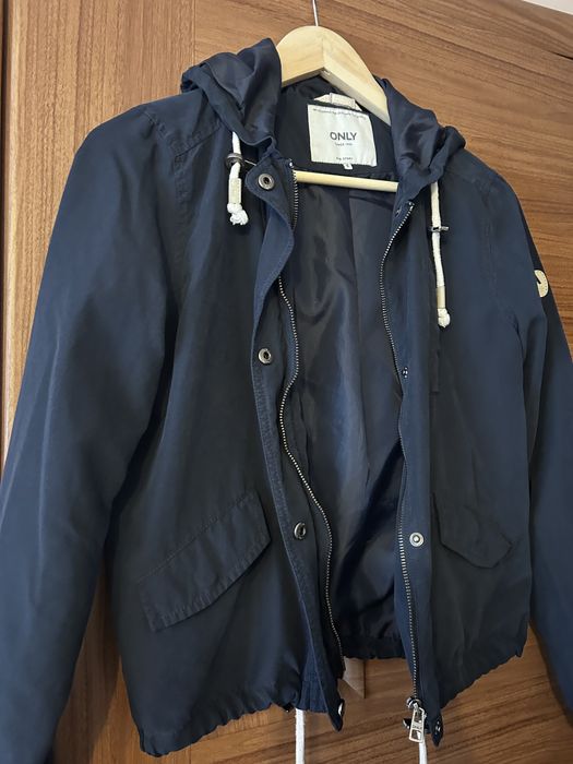 Kurtka wiatrówka damska