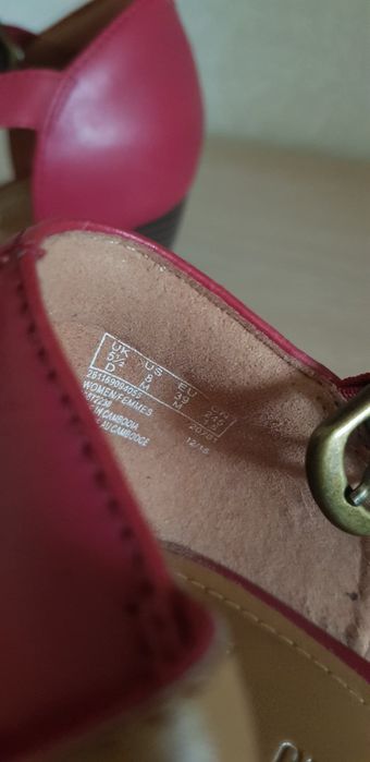 Фирменные кожаные босоножки Clarks 39р.