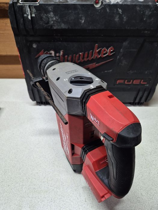 Milwaukee Młotowiertarka SDS PLUS+Aku2x+Walizka+Ładowarka F11