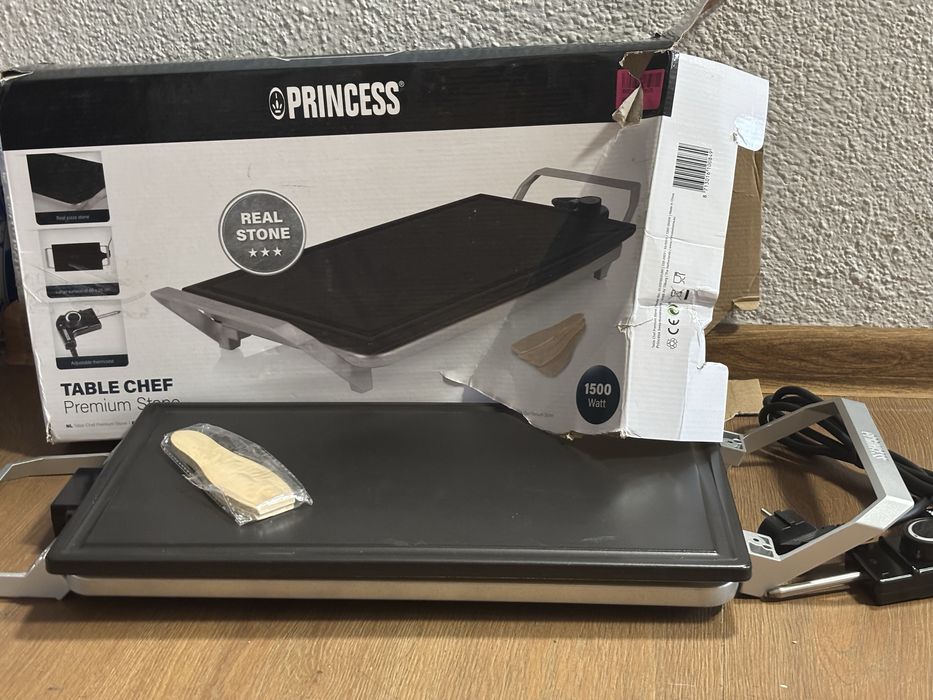 Stołowy gril z kamienna płyta