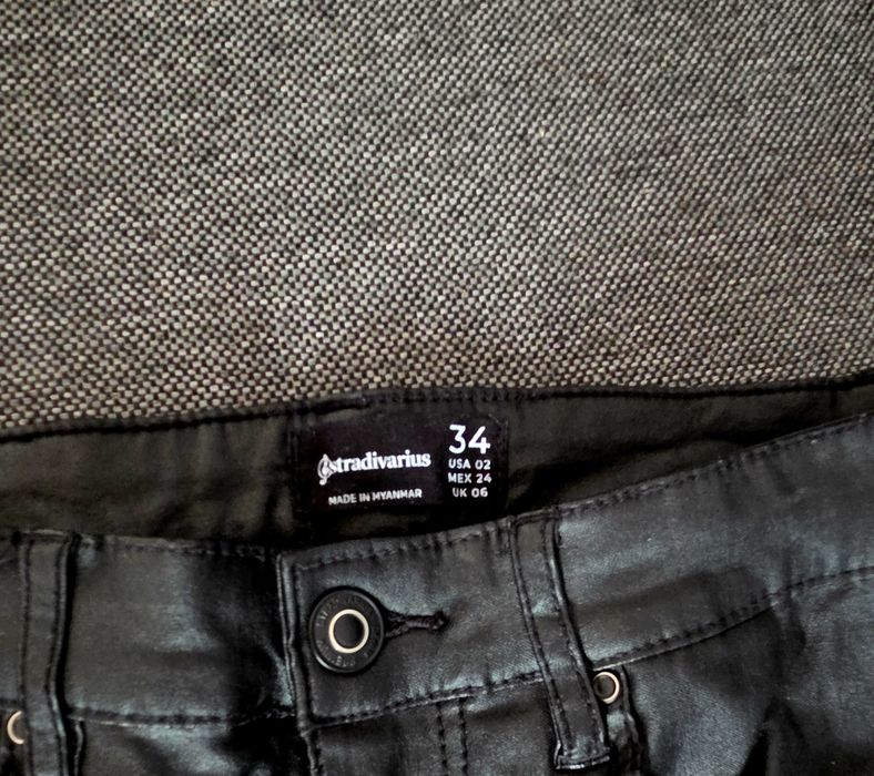 Czarne skórzane spodnie Stradivarius rozmiar 34