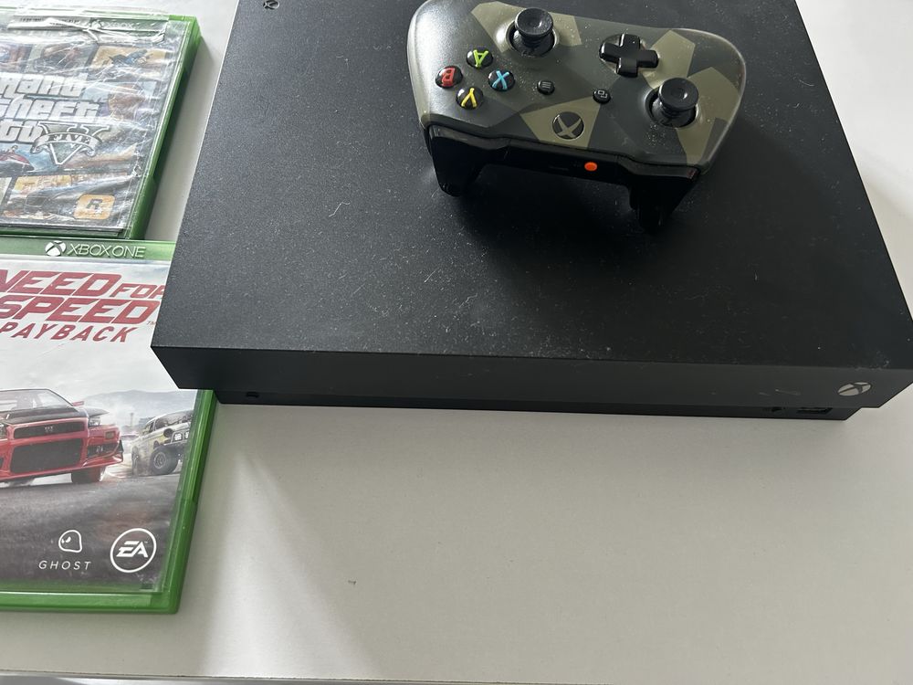 Sprzedam xbox one x wraz z grami