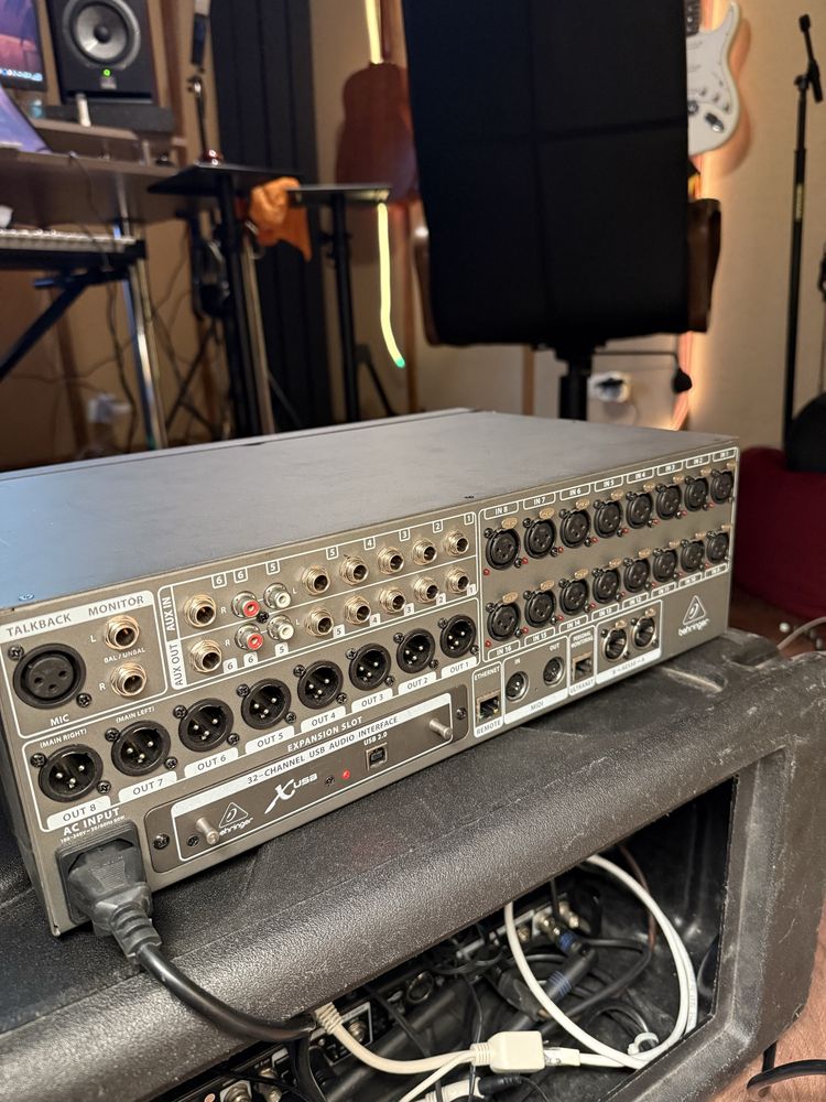 Behringer x32 rack
