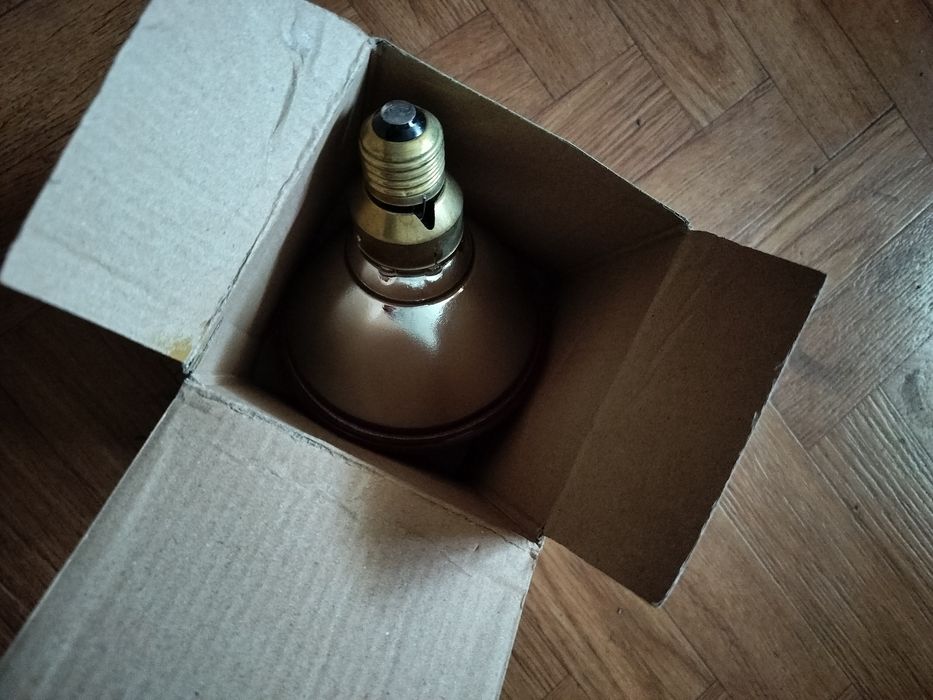 Żarówka kwoka czerwona 175 nowa