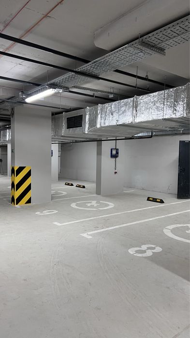 Підземне паркомісце з зарядною станцією для електромобілів, ЖК Грейт