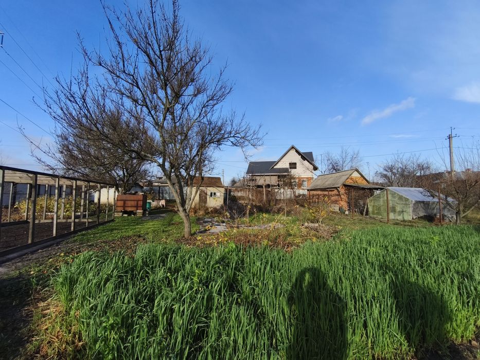 Продам дачу в місті р- н Лука,поряд житлові будинки,річка