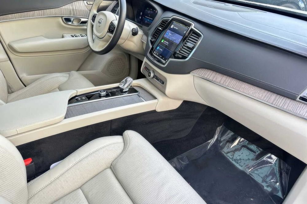 Volvo XC90 Recharge T8 Ultimate Bright Theme 6-Passenger      2023