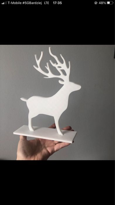 Biały jeleń na podstawce. 22,50 cm wysokości.Dekoracja świąteczna