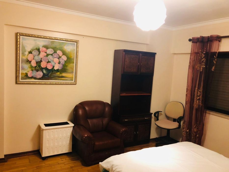 OPORTUNIDADE//Quarto mobiliado com cama de casal